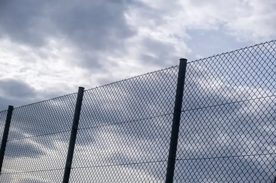Chain Link Fence / Cerca de Alambre