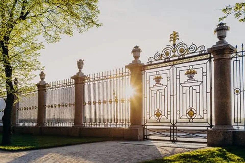 Custom Gates / Portones a Medida