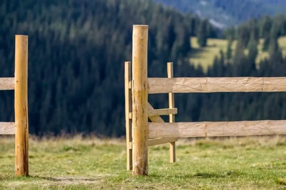 Ranch-Style Fence / Cerca Estilo Rancho